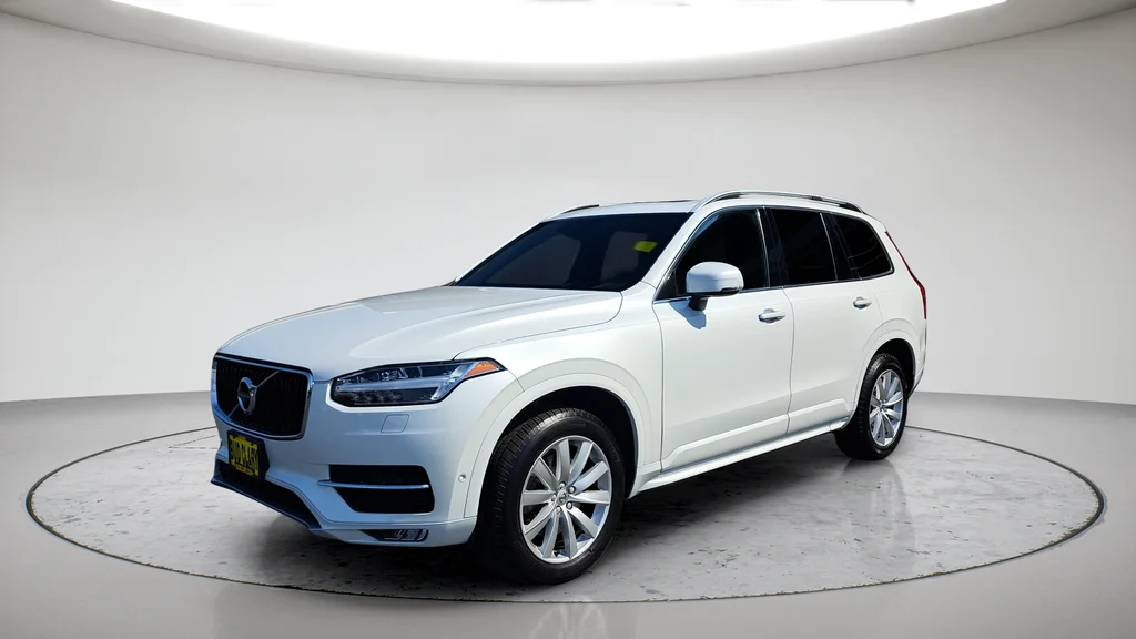 Used 2019 White Volvo T6 Momentum image 7