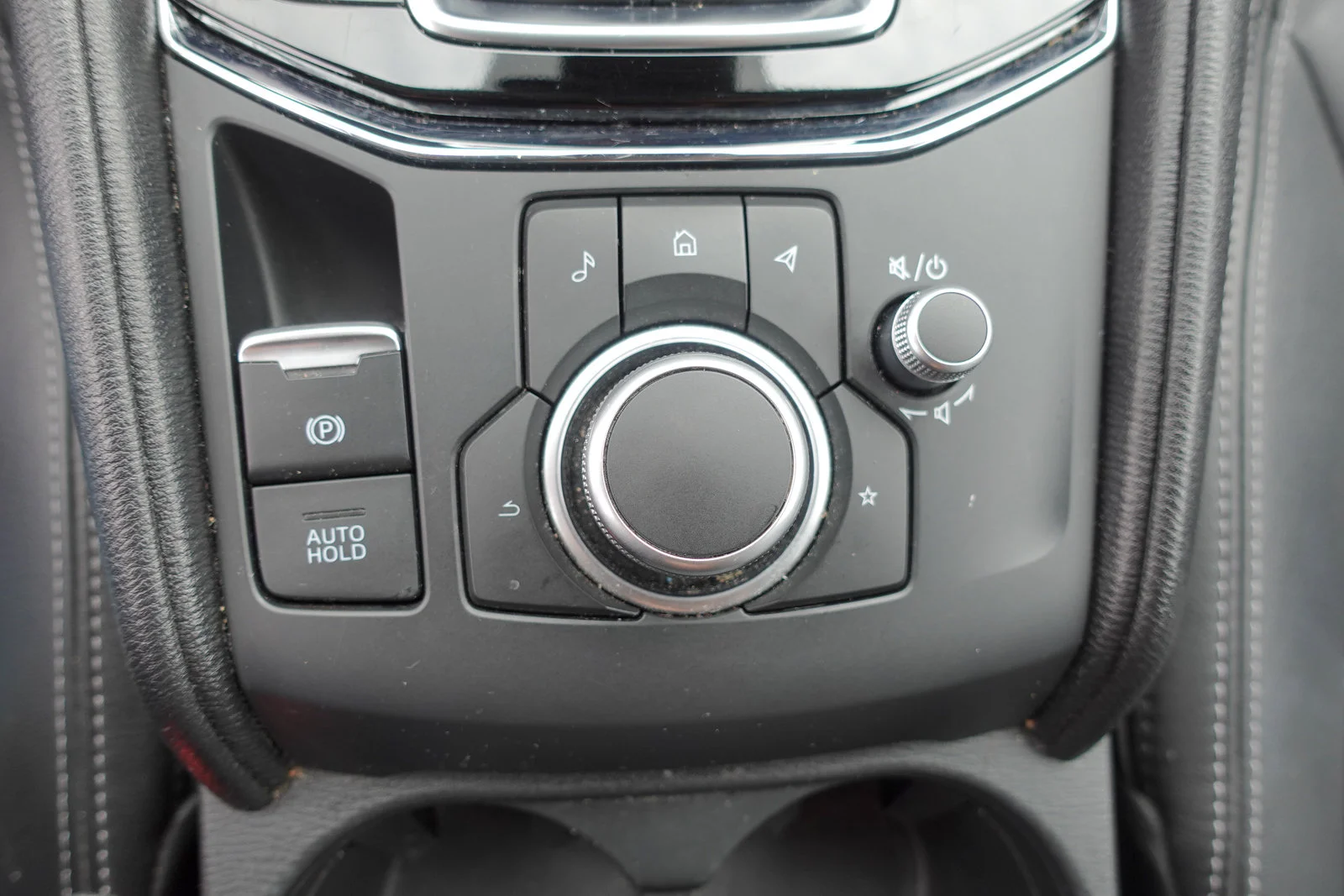 Certified Used 2025 Platinum Quartz Metallic Mazda 2.5 S Preferred Package image 24