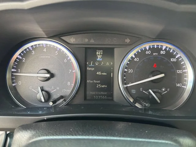 Used 2015 White Toyota XLE V6 image 27