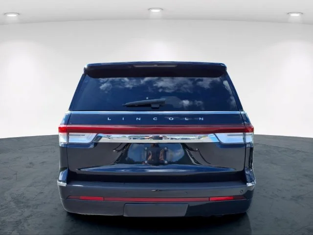 Used 2022 Black Lincoln Reserve image 12