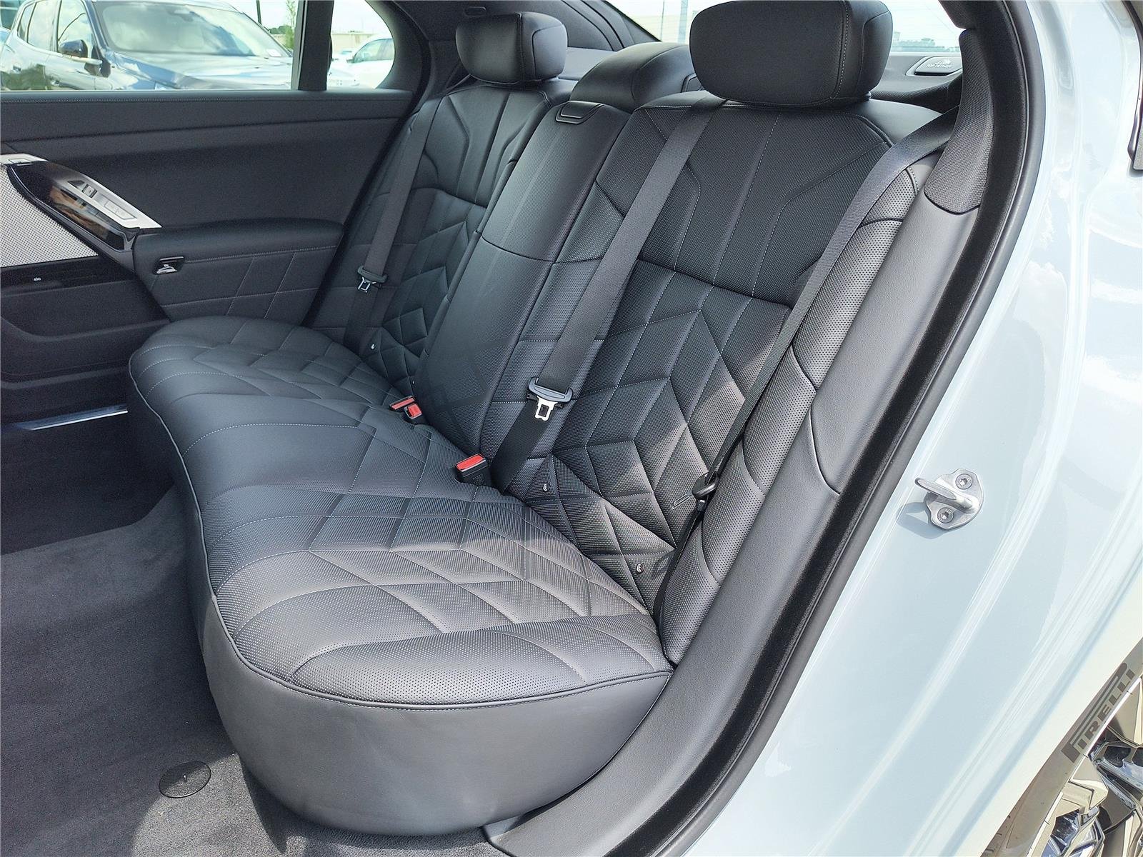 2025 BMW 7 Series 740i - Photo 14