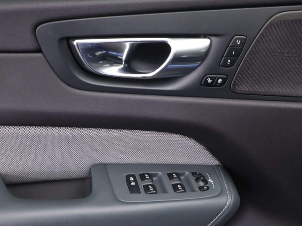 2021 Volvo XC60 R-Design - Photo 24