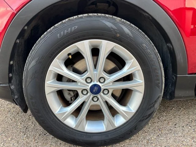 Used 2018 Red Ford SE image 9