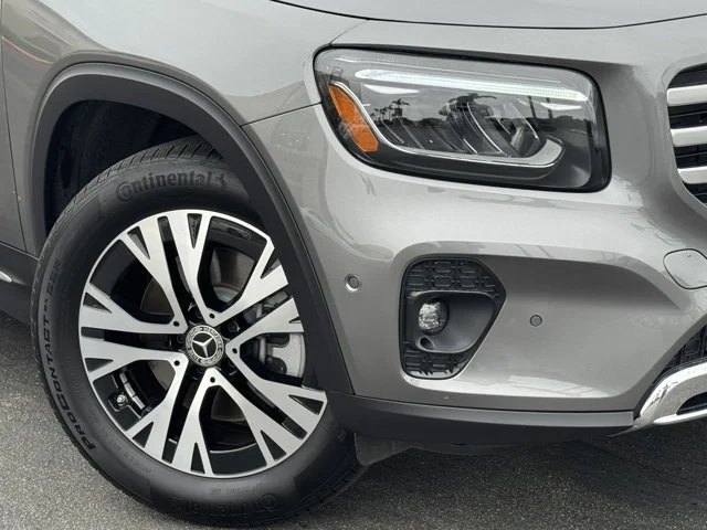 Used 2026 Mountain Grey Metallic Mercedes-Benz GLB 250 image 2