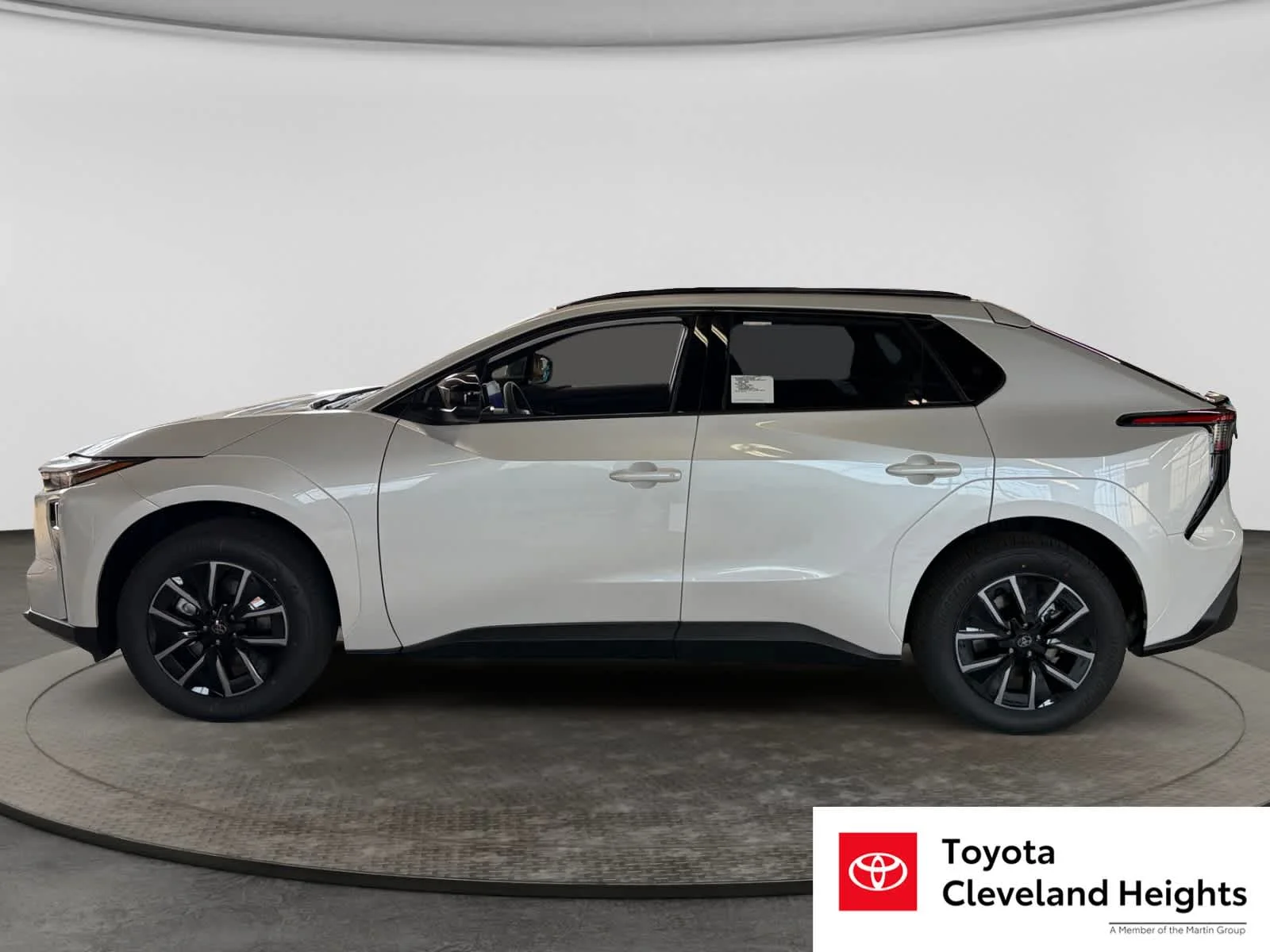 2026 Toyota bZ XLE - Photo 8