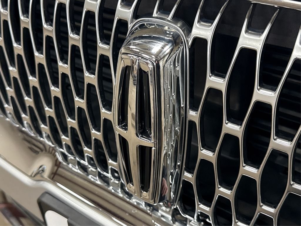 Used 2020 Silver Lincoln Standard image 13