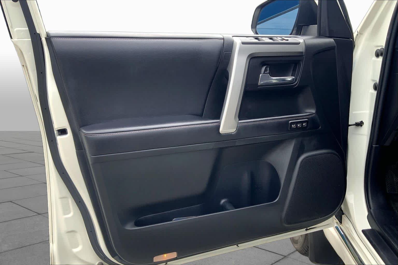 Used 2018 Blizzard Pearl Toyota Limited image 22