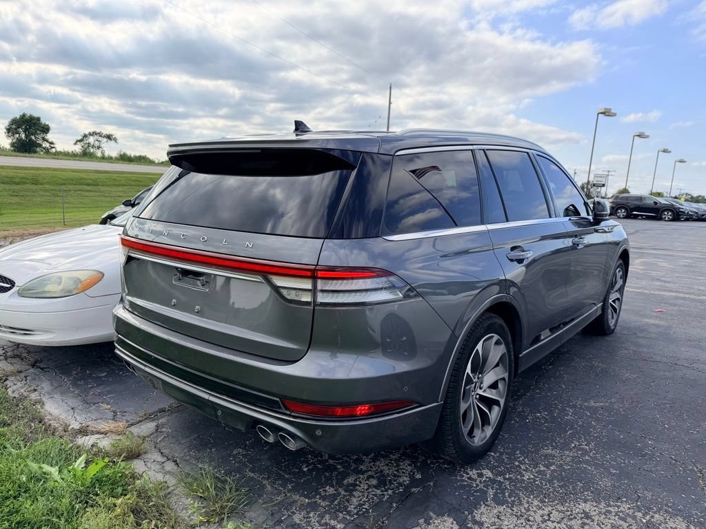 Used 2021  Lincoln Grand Touring image 3