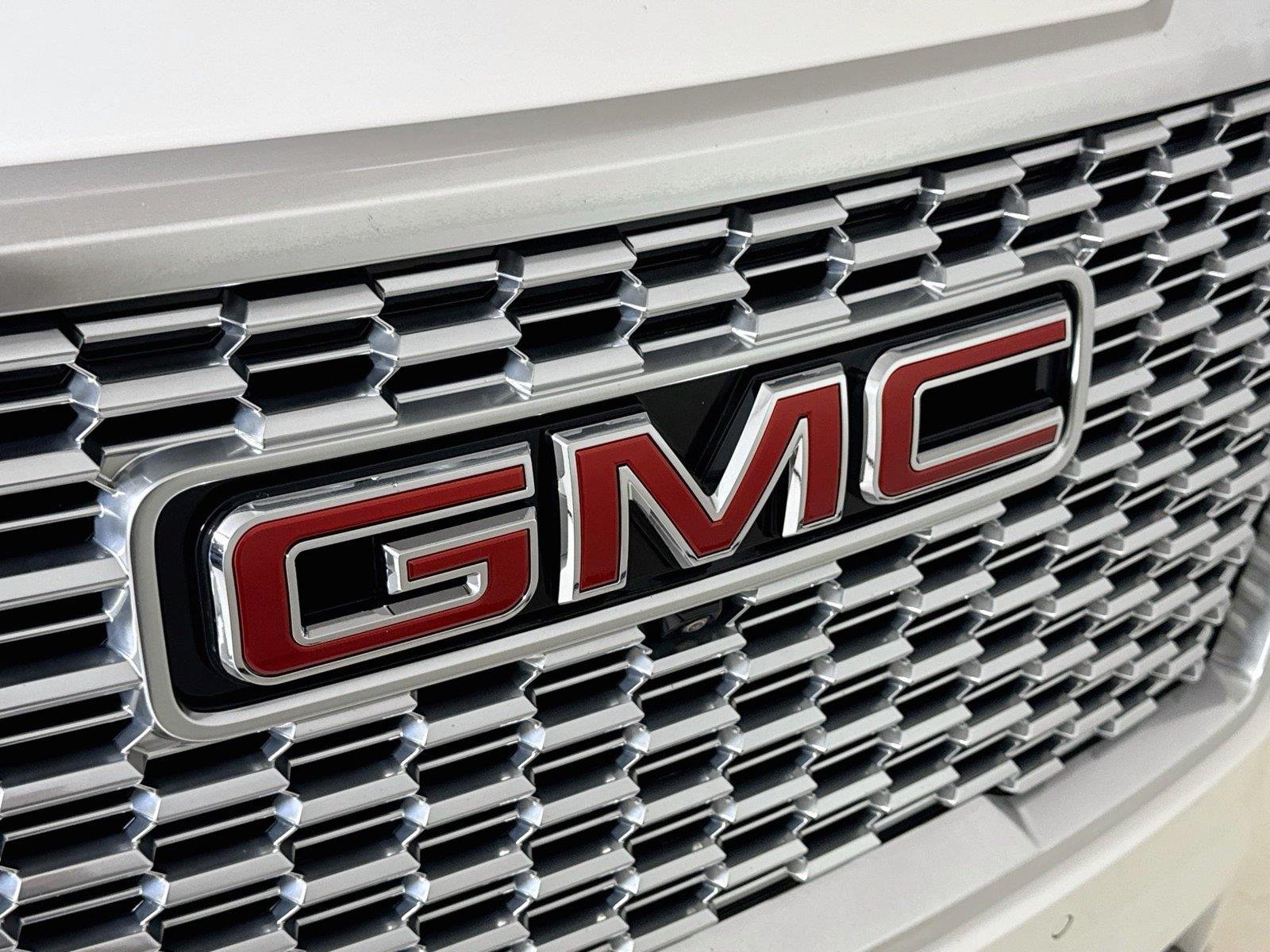 Used 2022 White Frost Tricoat GMC Denali | 22