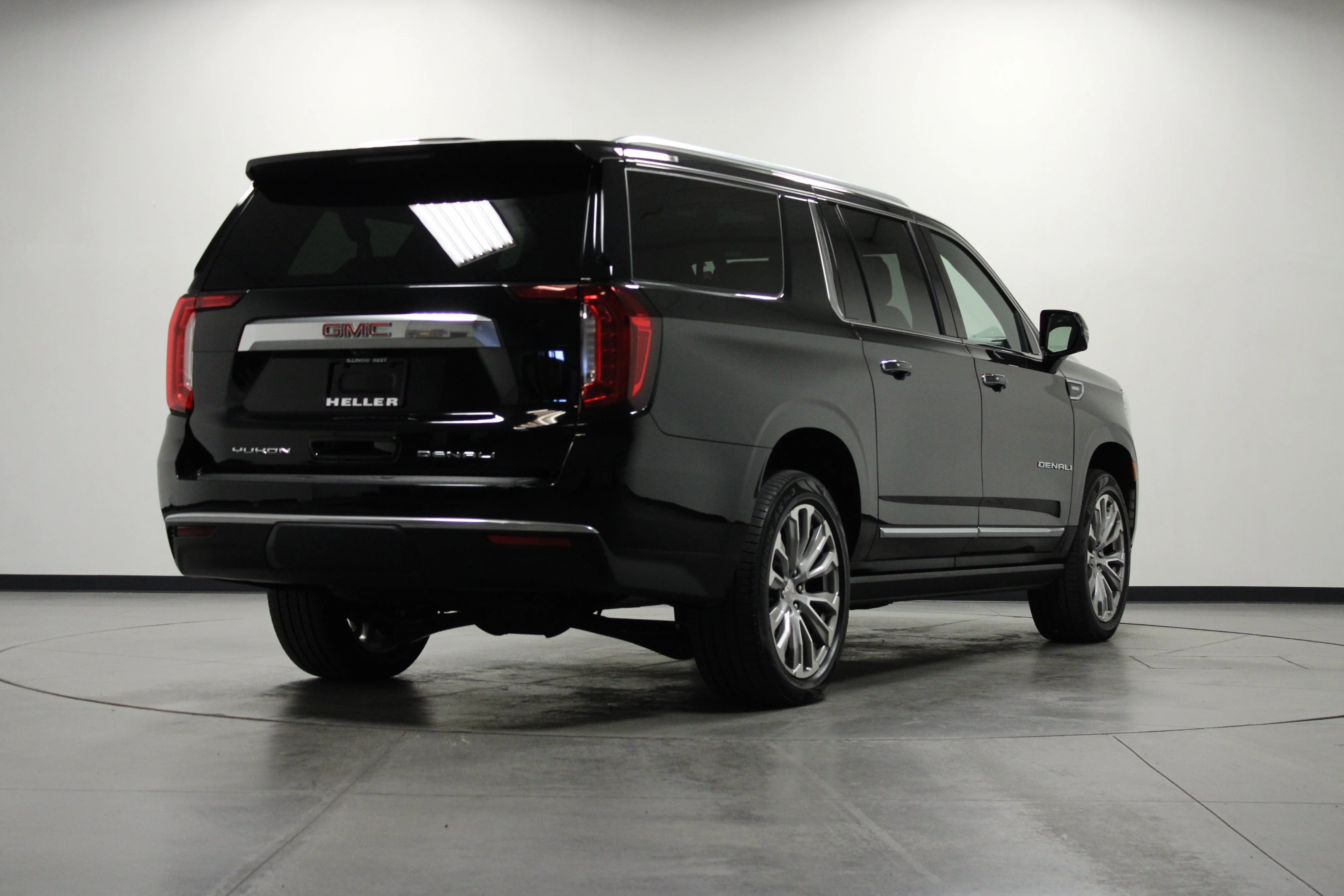 Used 2022 Onyx Black GMC Denali image 4