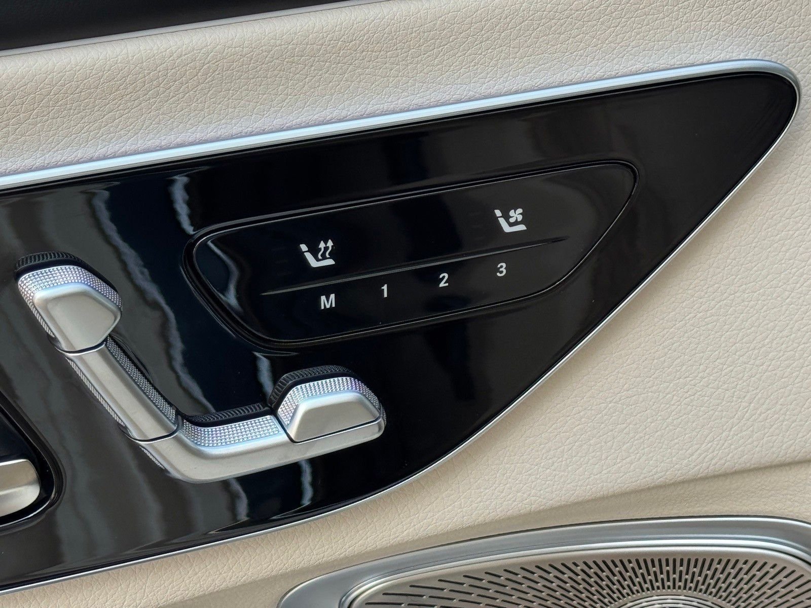 New 2026 Polar White Mercedes-Benz CLE 300 image 13