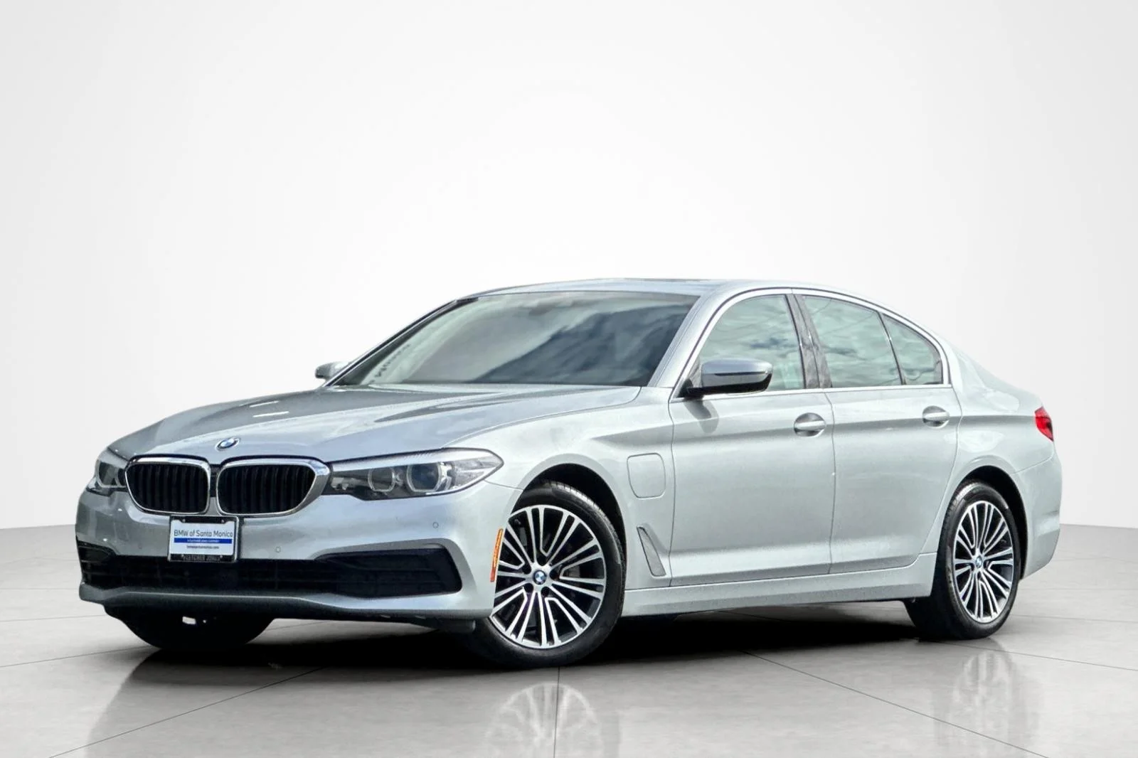 2020 BMW 5 Series 530e iPerformance Sedan's photo