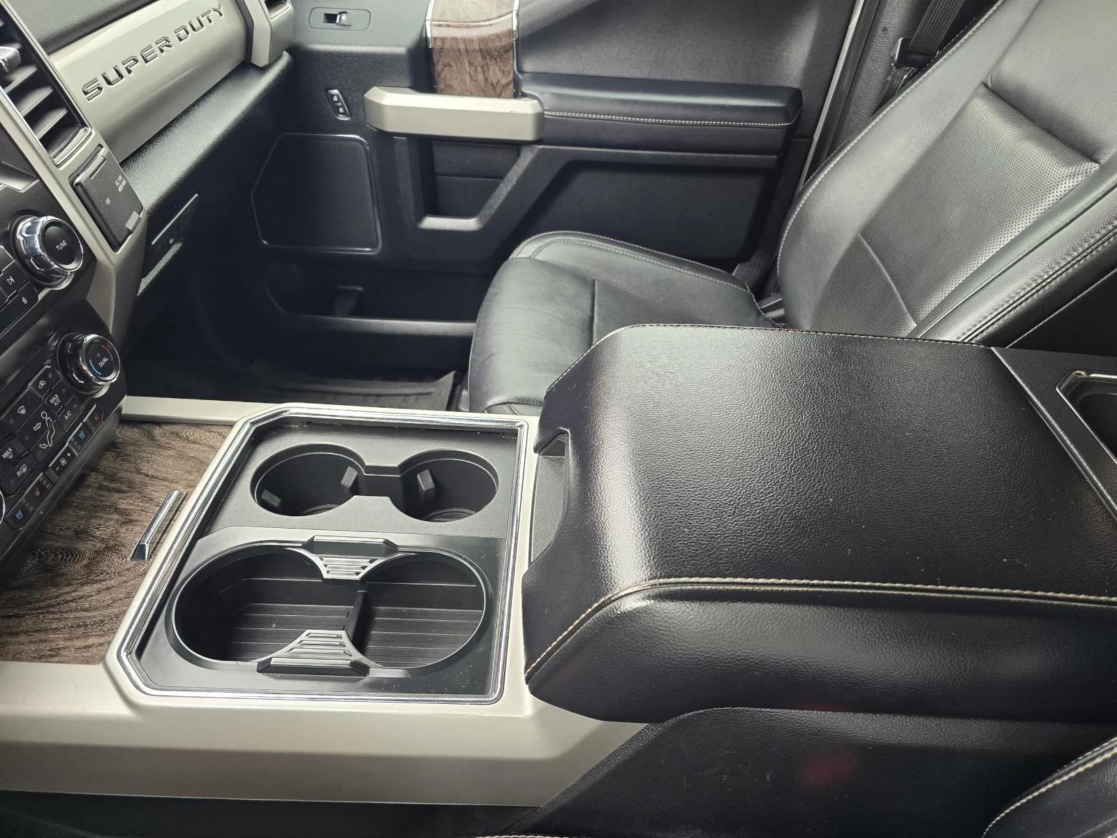 Used 2019 Oxford White Ford LARIAT image 18