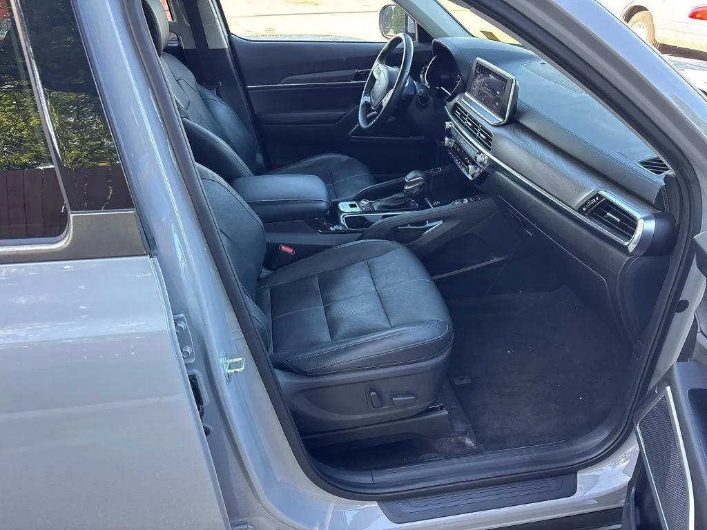 Used 2022 Gray Kia EX image 12