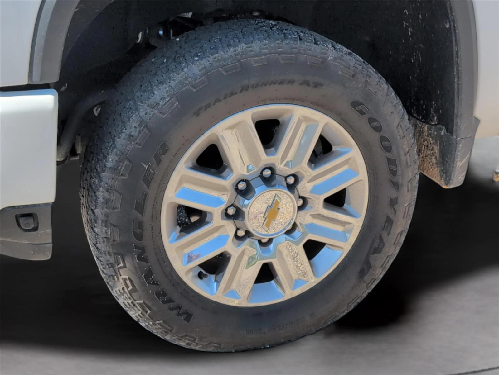 Used 2024 Summit White Chevrolet High Country image 35