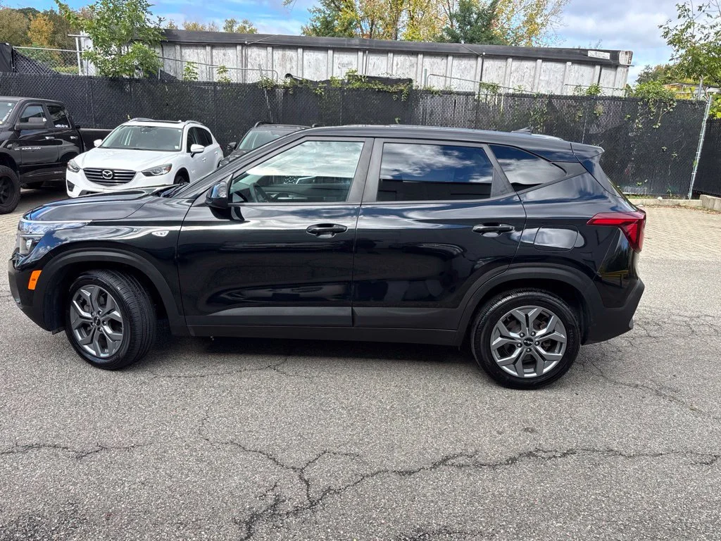 Used 2024 Black Kia LX image 3