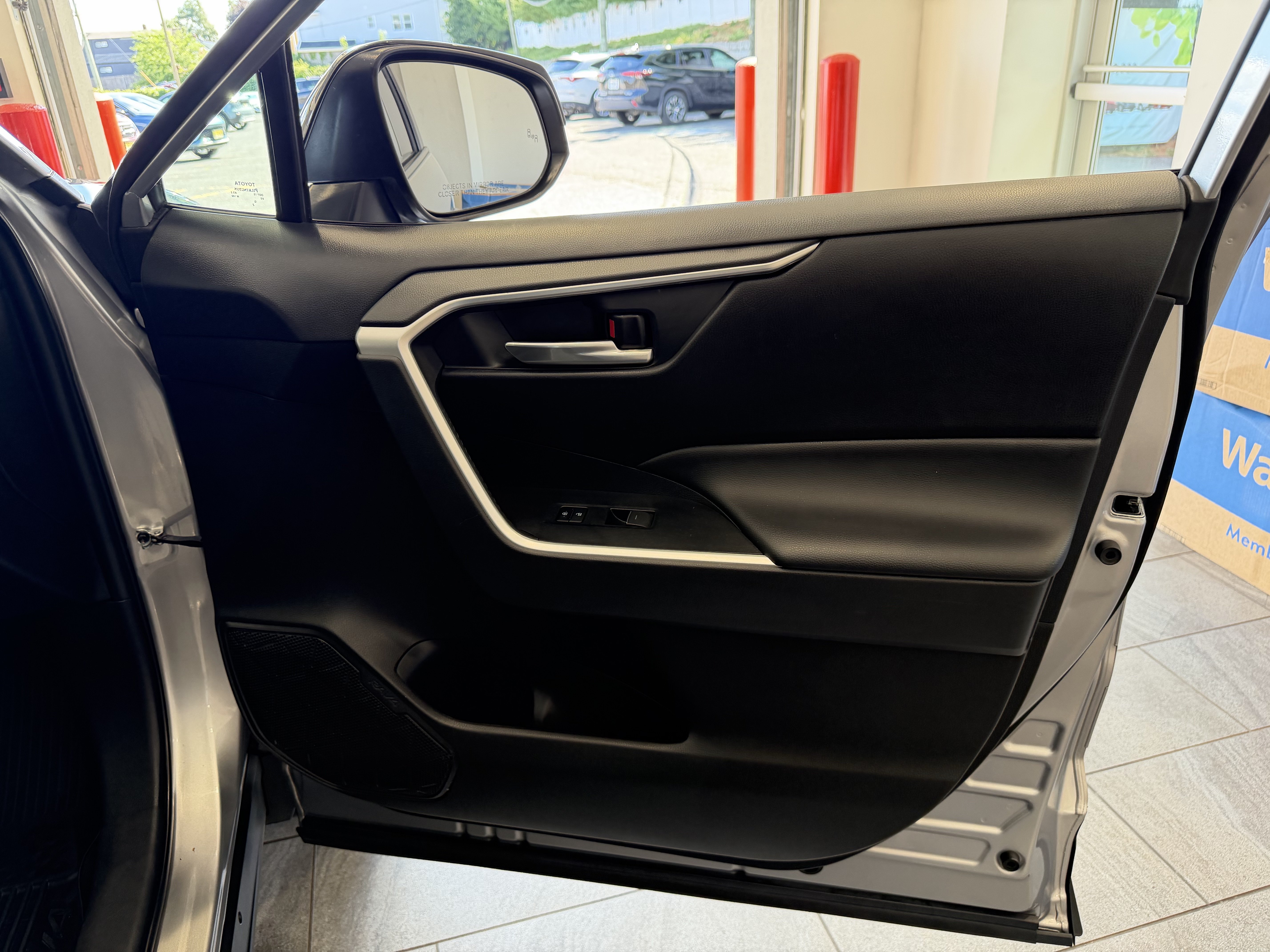 Used 2023 Silver Toyota XLE Premium image 38
