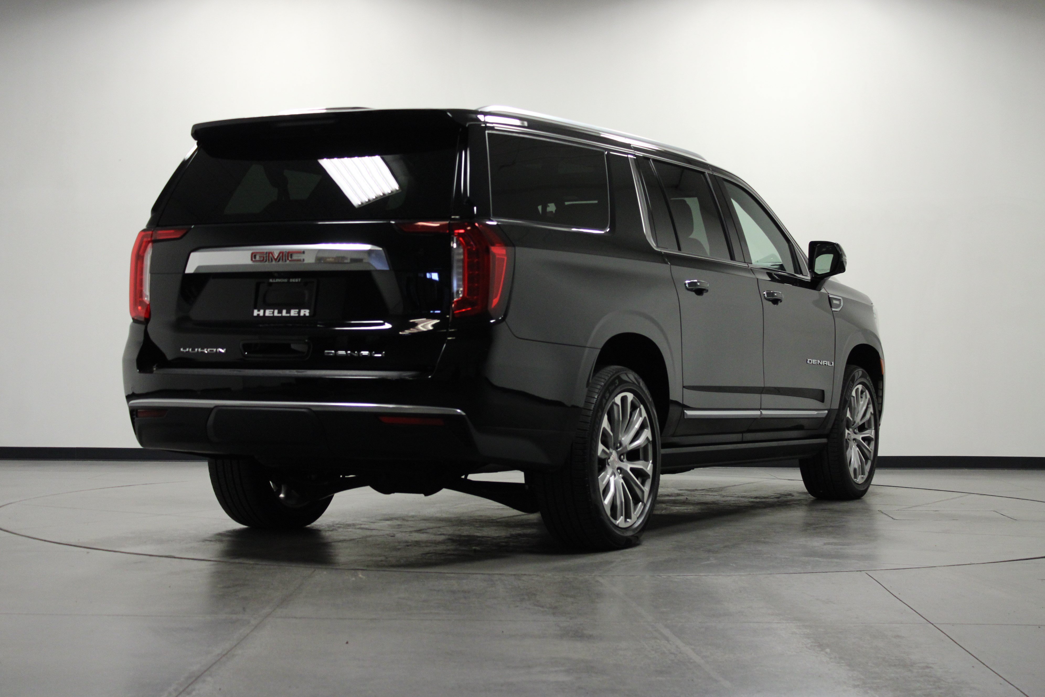 Used 2022 Onyx Black GMC Denali image 4
