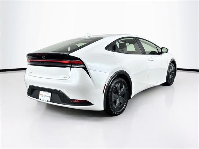Certified Used 2025 WIND CHILL PEARL Toyota  image 2