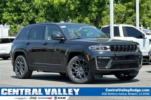 New 2026 Diamond Black Crystal Pearl-Coat Exterior Paint Jeep Summit image 1