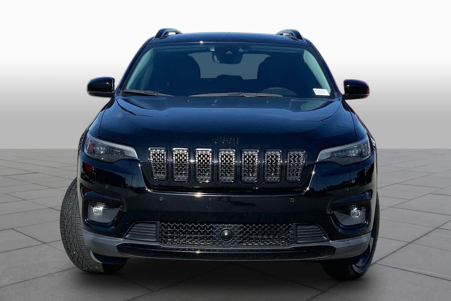 Used 2023 Diamond Black Crystal Pearlcoat Jeep Altitude Lux image 4