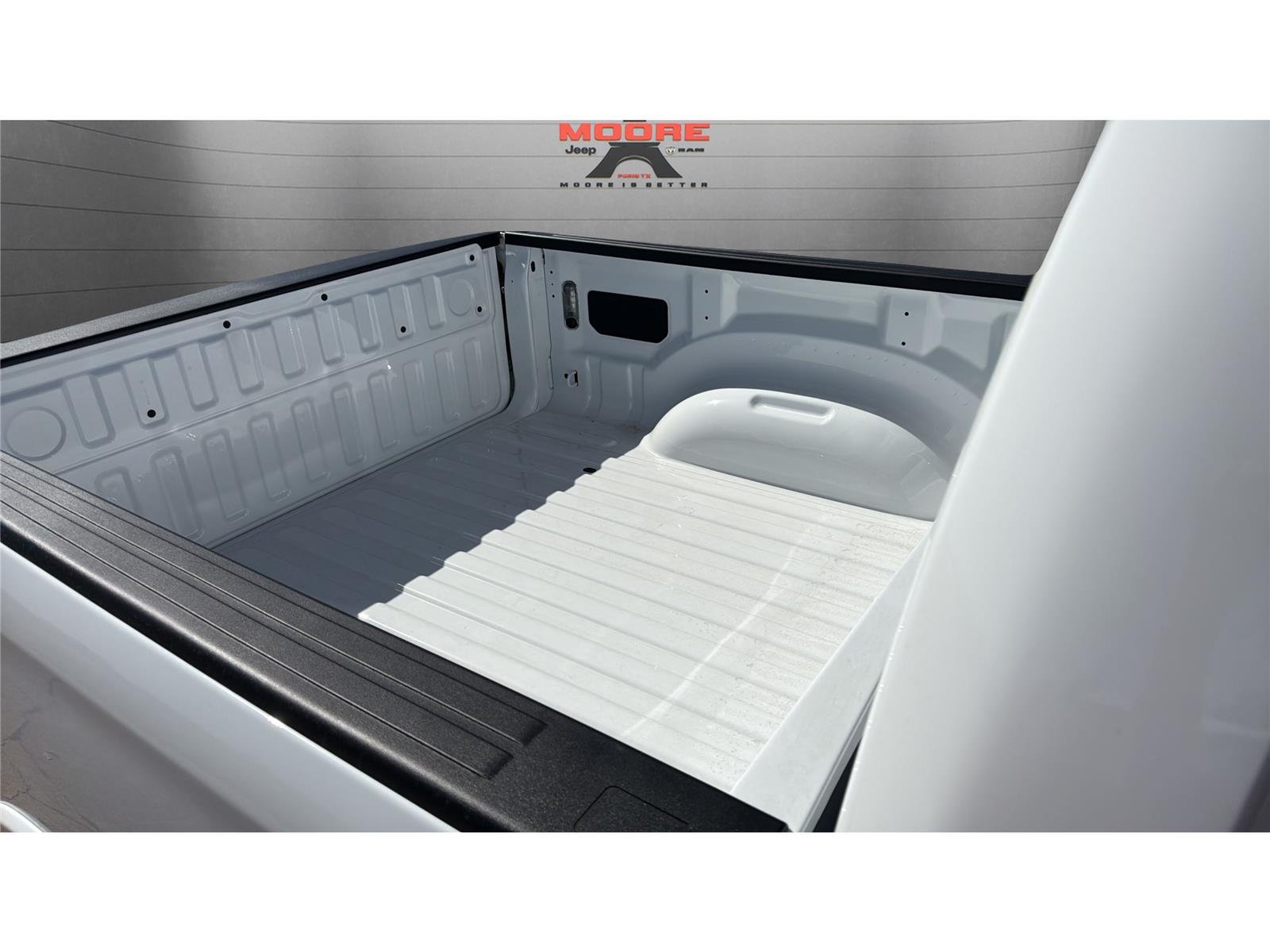 New 2026 Bright White Clear-Coat Exterior Paint RAM Laramie image 30