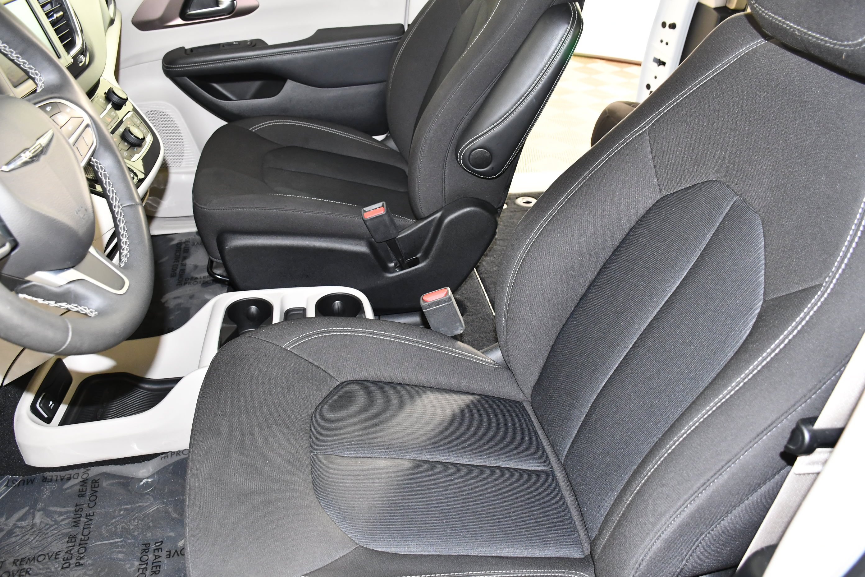 Used 2023 Bright White Clearcoat Chrysler LX image 37