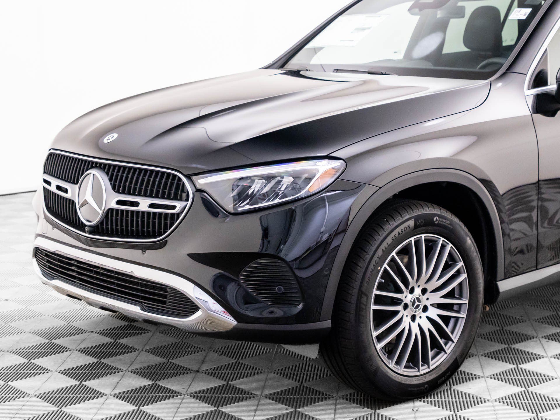 New 2026 Black Mercedes-Benz GLC 300 image 32