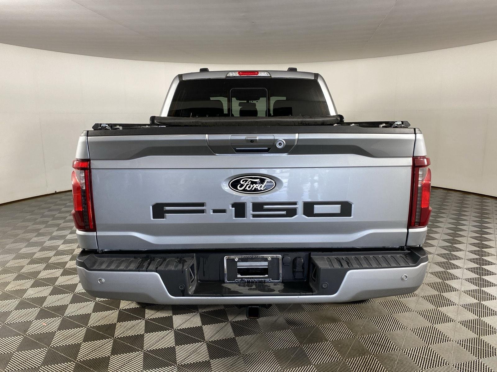 Used 2025 Iconic Silver Ford XLT image 9