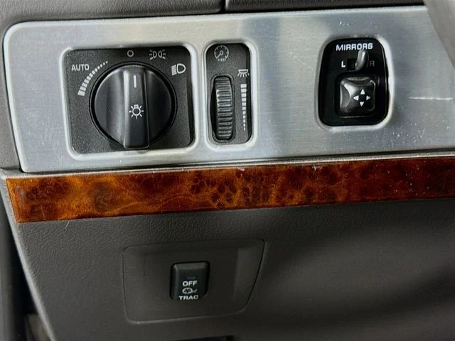 Used 2002 Blue Ford Base image 10