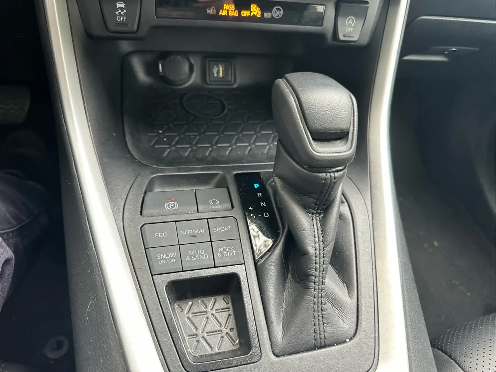 Used 2024 Ice Cap Toyota LE image 10