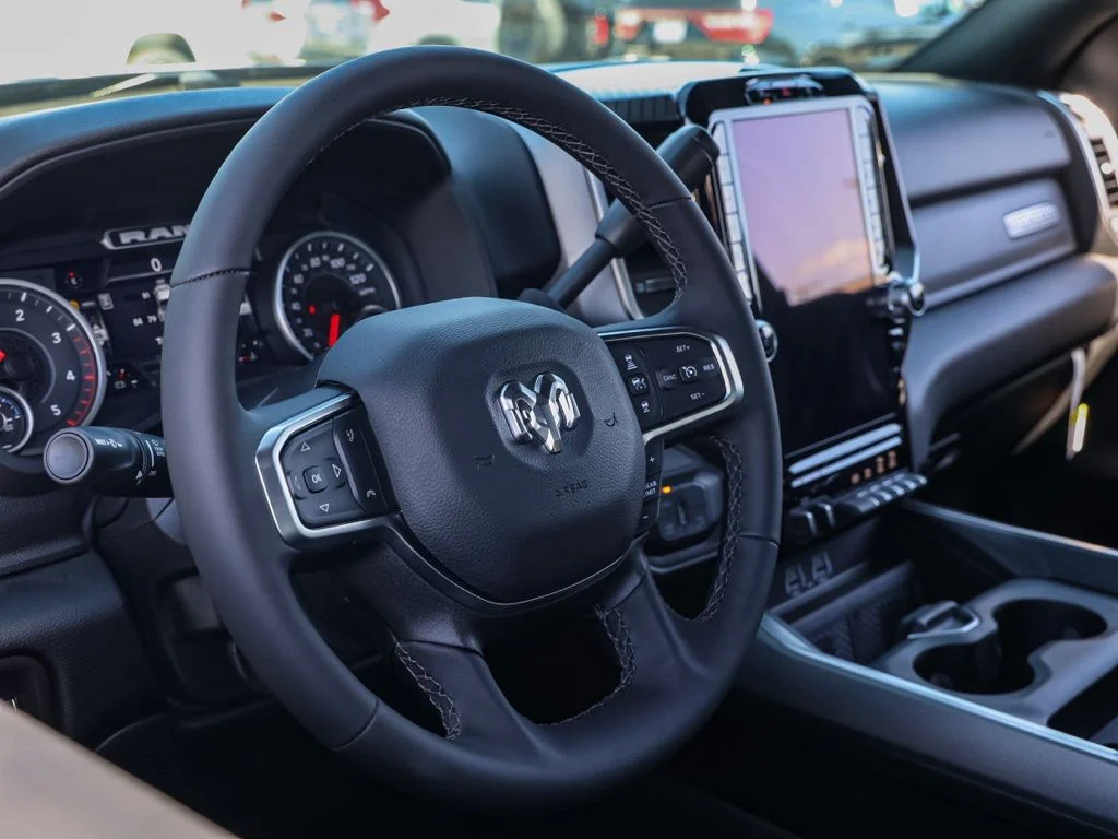 New 2026 Diamond Black Crystal Pearl-Coat Exterior Paint RAM Big Horn Night Edition image 13