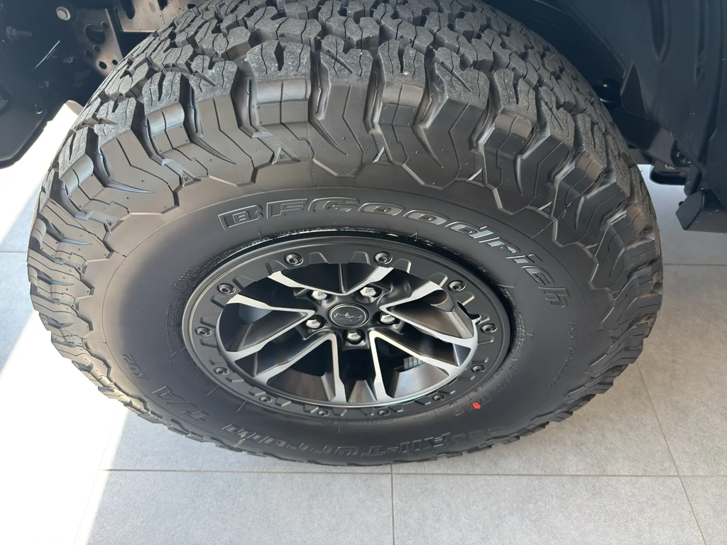 New 2026 Bright White Clear-Coat Exterior Paint Jeep Moab 392 image 21