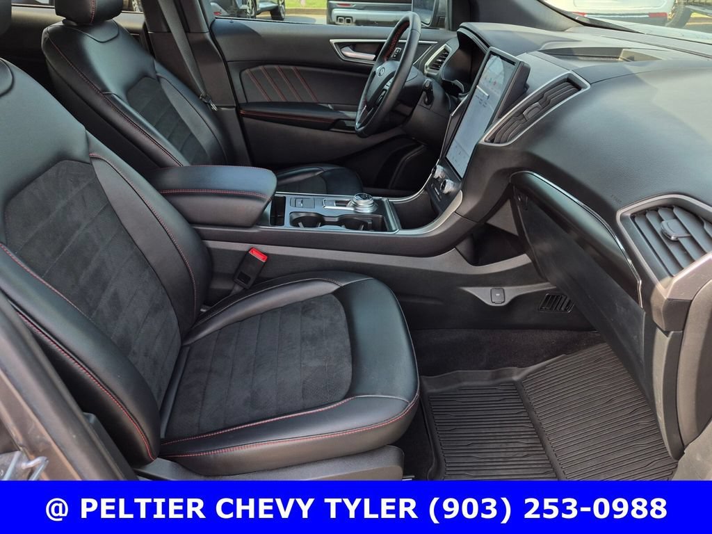 Used 2023  Ford SEL image 11