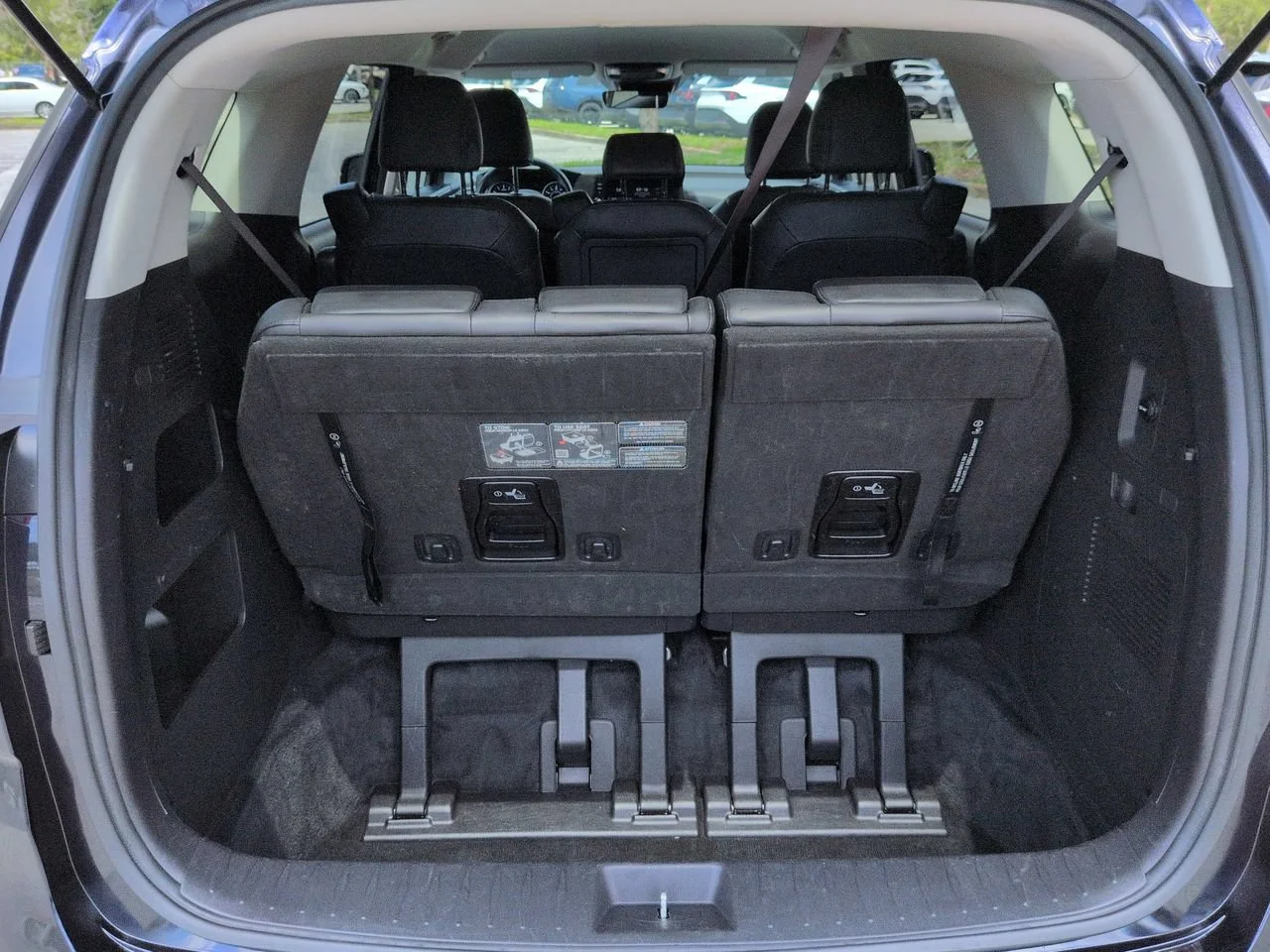 2024 Kia Carnival LX Seat Pkg - Photo 16