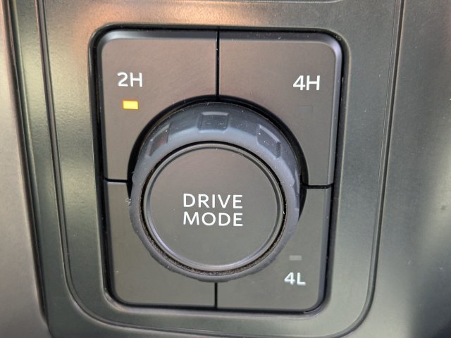 Used 2025 Oxford White Ford XLT image 26
