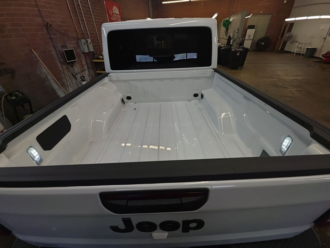 2025 Jeep Gladiator High Tide - Photo 17