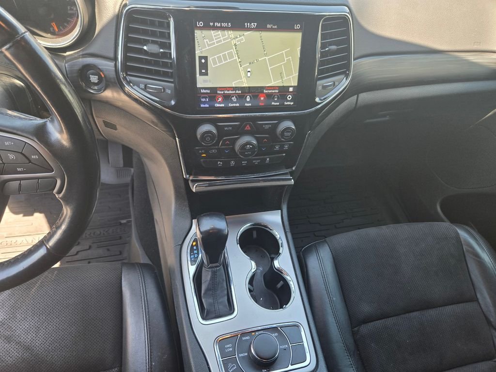 Used 2020 Black Jeep Laredo image 17