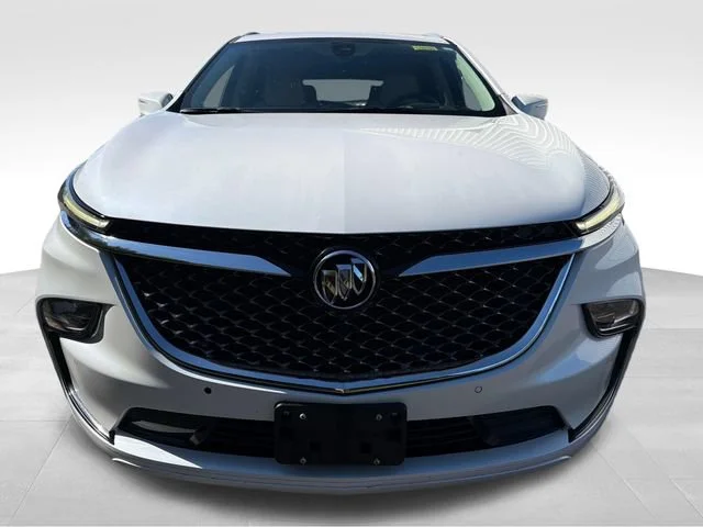 Used 2023 WHITE FROST TRICOAT Buick Avenir image 10