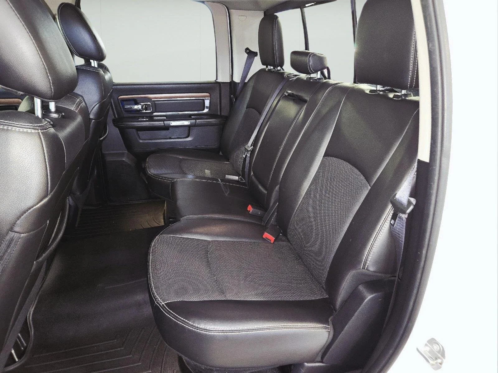 Used 2016 Bright White Clearcoat Ram Laramie image 40