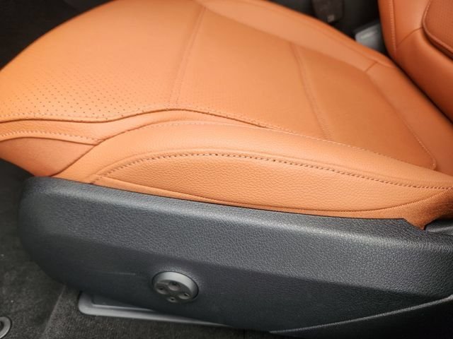 Certified Used 2026  Mercedes-Benz GLC 300 image 9