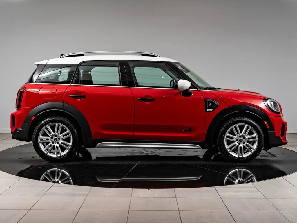 Used 2024 Chili Red MINI Signature image 11