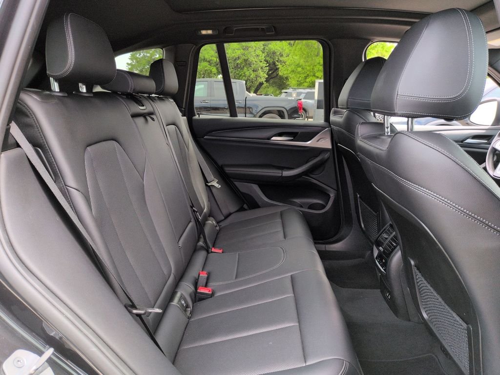 Used 2024 Gray BMW xDrive30i image 24