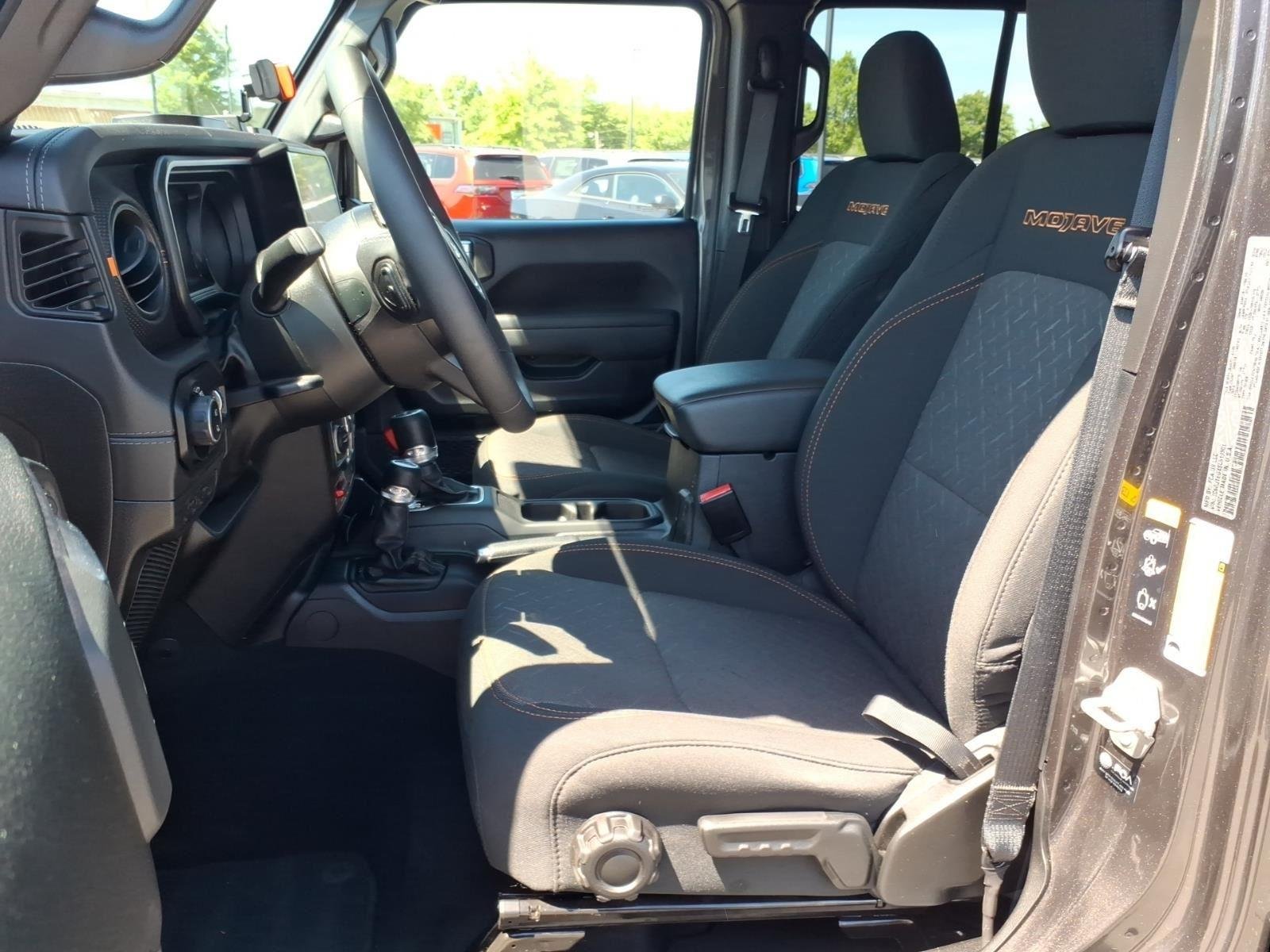 Used 2025 Granite Crystal Metallic Clearcoat Jeep Mojave image 19