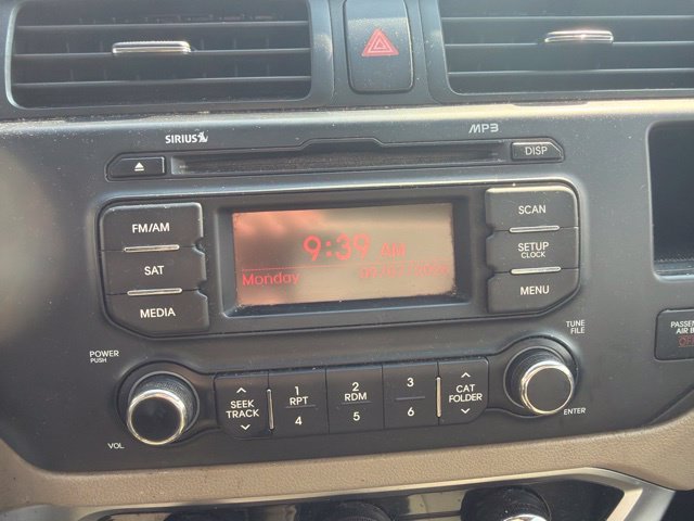Used 2015 Red Kia LX image 30
