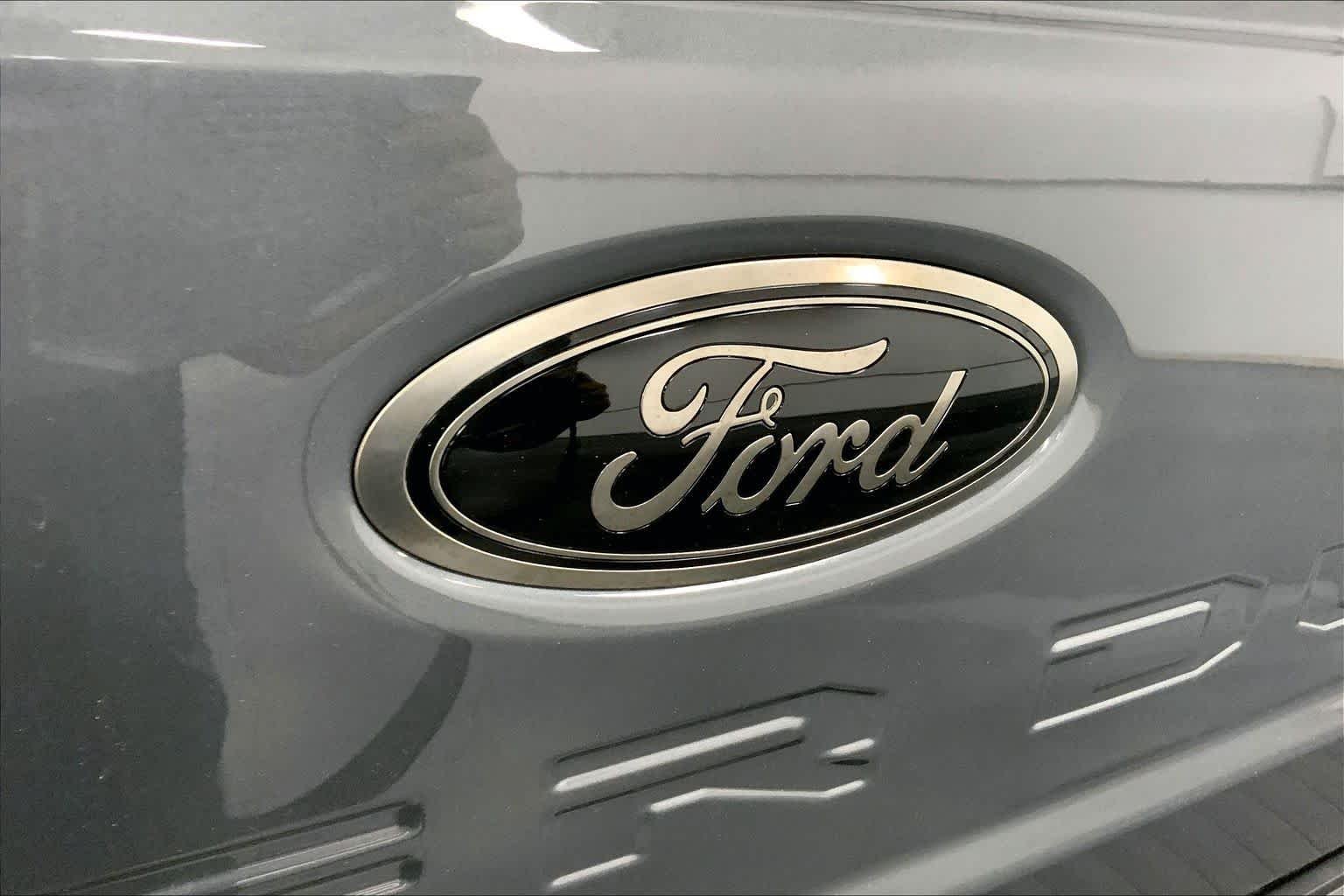 New 2026 Carbonized Gray Metallic Ford F-250® Lariat® image 12