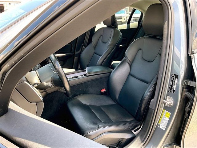 Used 2021 Gray Metallic Volvo T5 Momentum image 10