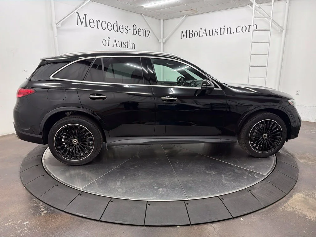 New 2027 Black Mercedes-Benz GLC 300 image 8