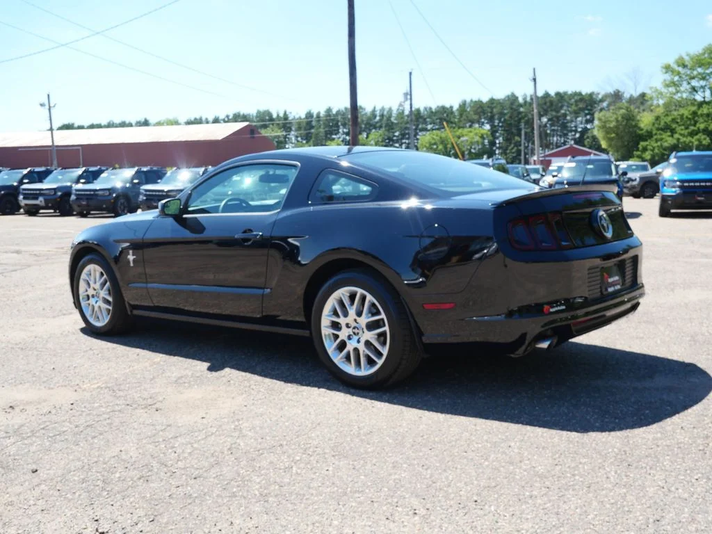 Used 2014 Black Ford V6 Premium image 4
