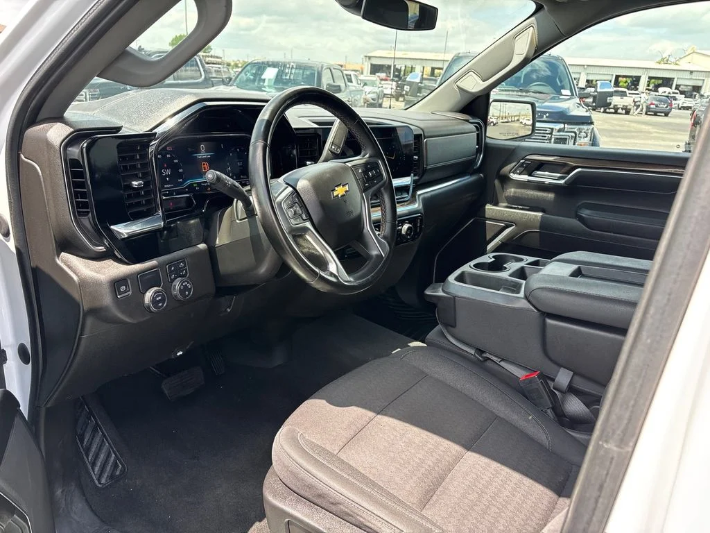 Used 2024 White Chevrolet LT image 8